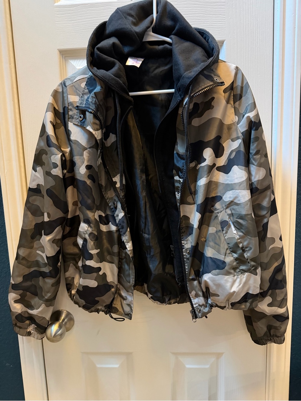 No Boundaries Juniors Camo Puffer Jacket - Gray & Black